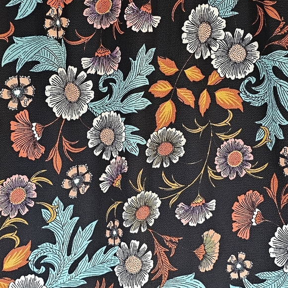 2/$20 New Directions L Floral Eyelet Top - Picture 7 of 7